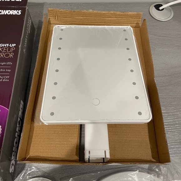 Ideaworks Light Up Make Up Mirror - White - Picture 3 of 4